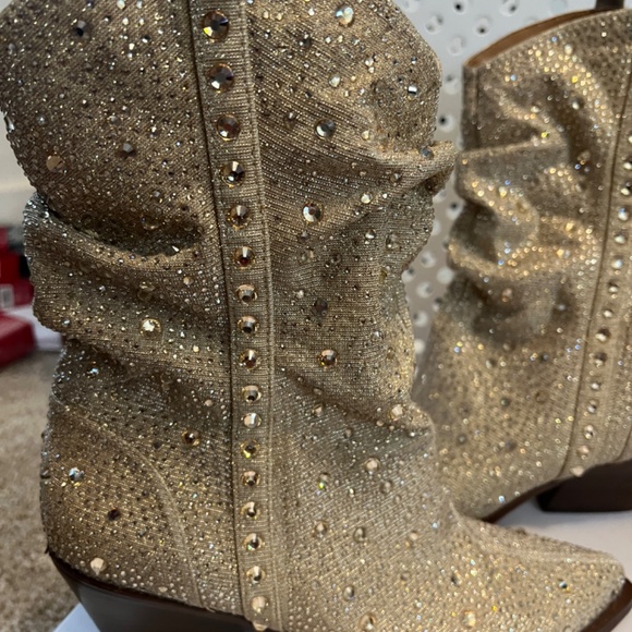 Jessica Simpson Gold Heeled cowboy boots! - Picture 2 of 4